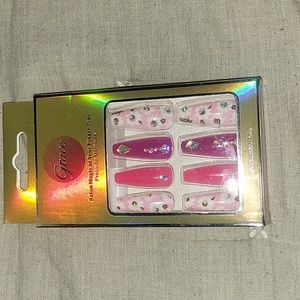 Fashion Press on Nails